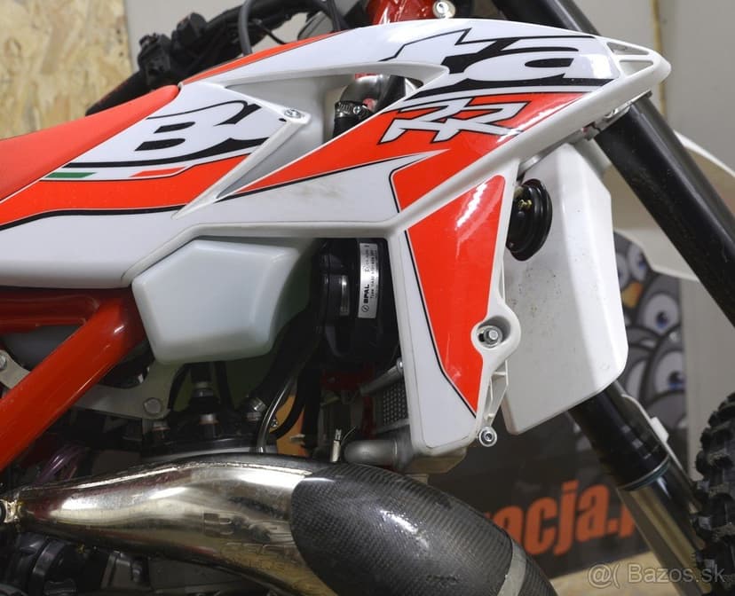 Beta kryty, výztuhy chladiče s ventilátorem