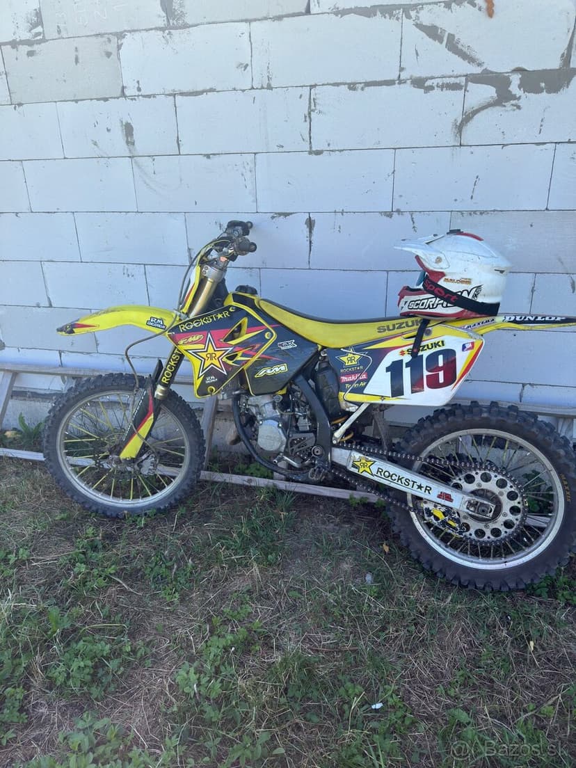 Suzuki rm 125 2T v zábehu