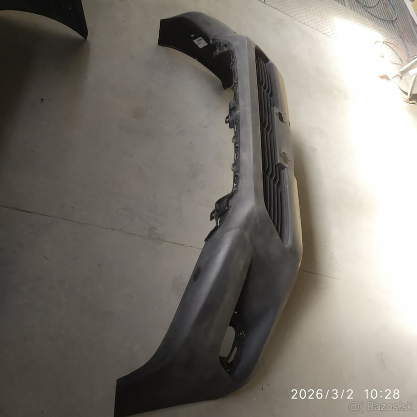 Toyota Hilux VIII 2016 predný nárazník