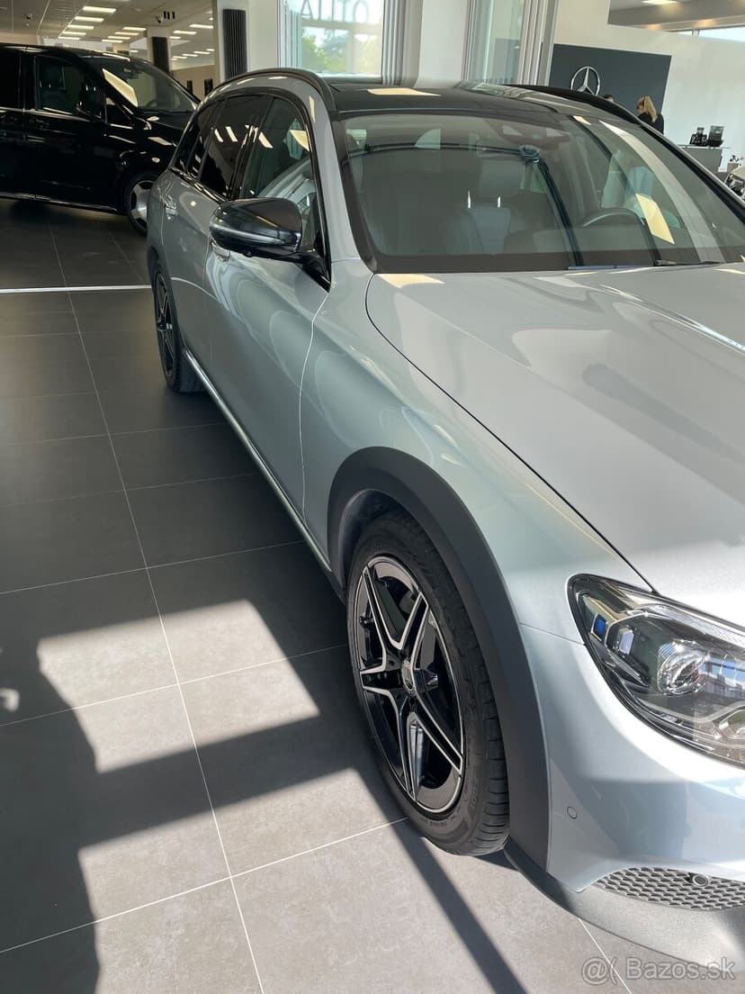 Mercedes-Benz E 220d 4MATIC All-Terrain AMG