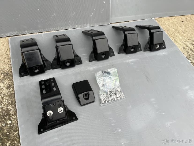 Držiak, upevnenie strešných nosičov