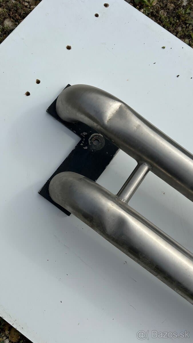 Zadny nerezovy naraznik