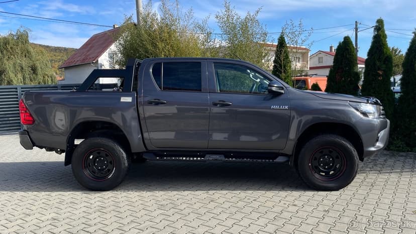 TOYOTA HILUX, s navijakom - na predaj / na splatky