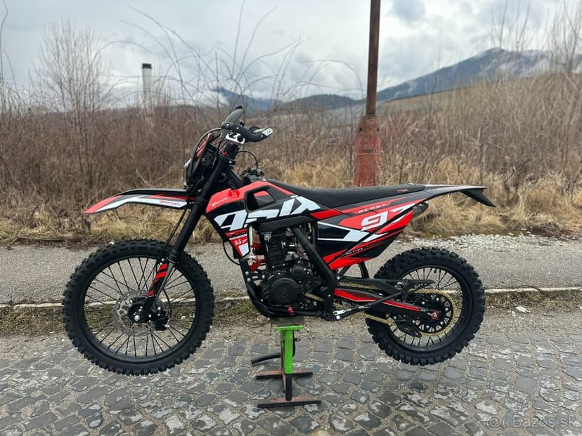 Enduro ASIX XT 97 300 vodou chladený + Štartér