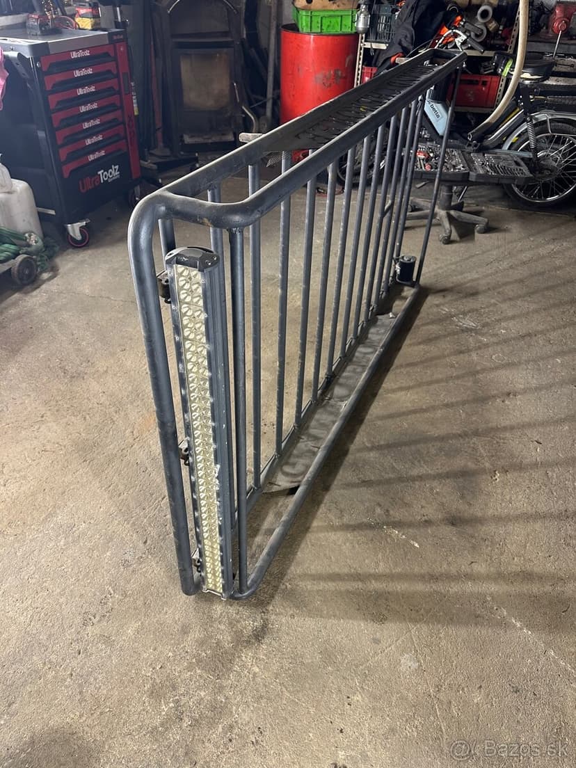 Záhradka jeep Grand cherokee wj