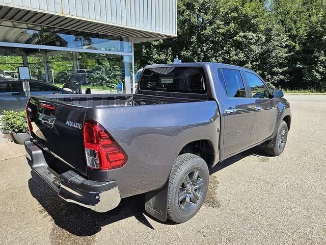 Toyota hilux 2.4 diesel rok 2023 zelená tmavá metalíza