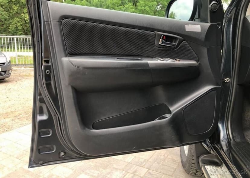 Toyota Hilux 2.5 D-4D nafta manuál 106 kw