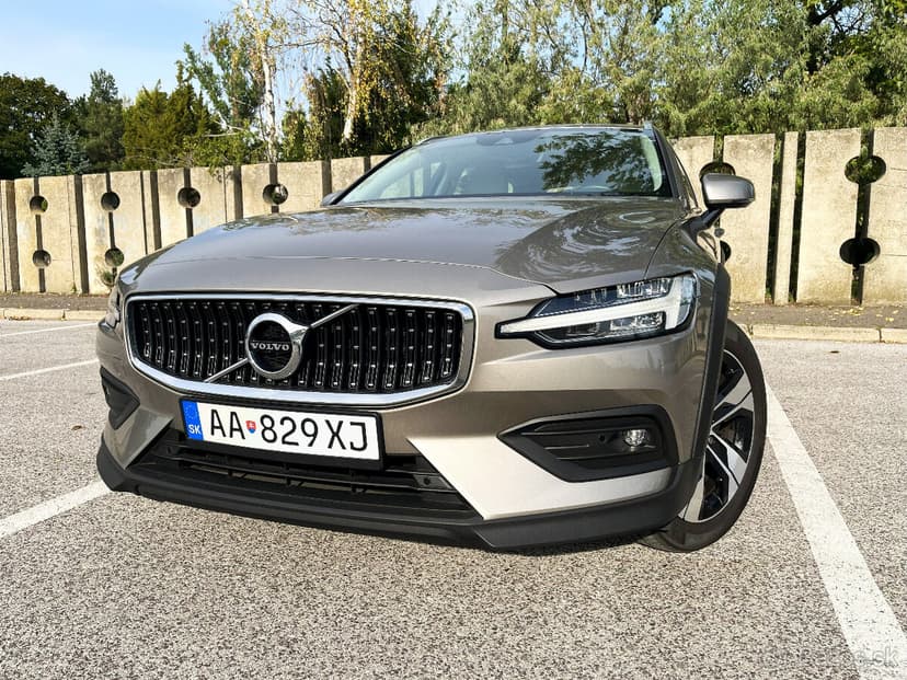 99tis Volvo V60 CROSS COUNTRY AWD A/T 2.0l B4 145KW