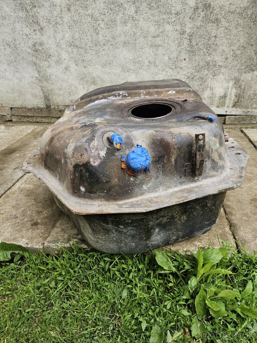 Nádrž nissan patrol