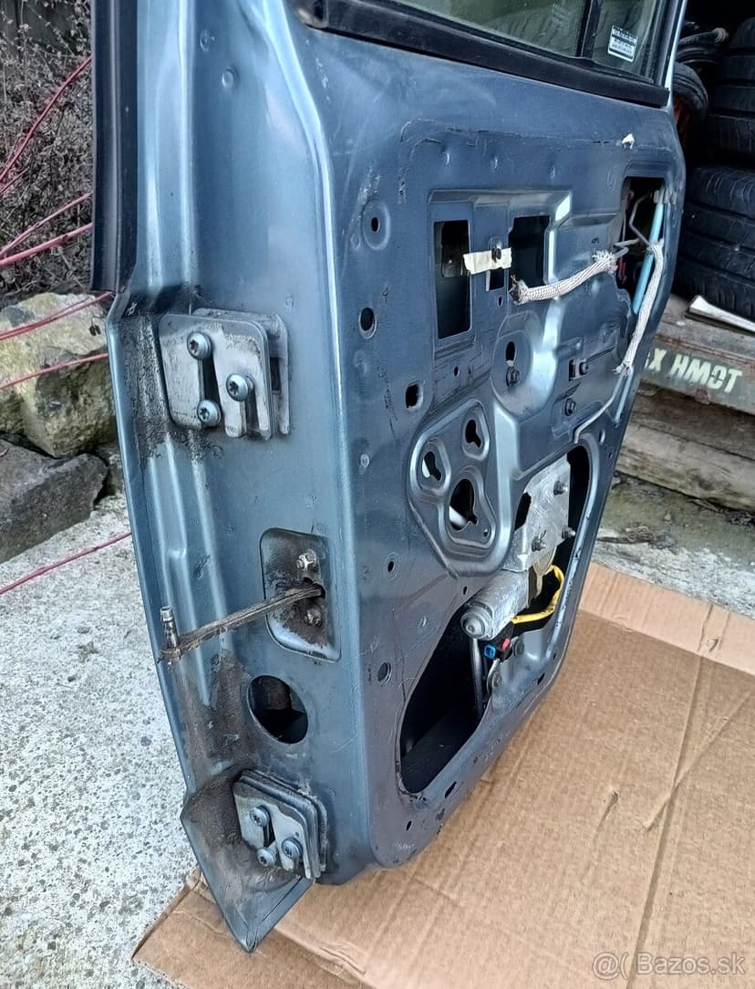 Jeep Cherokee XJ zadne prave dvere, ine diely