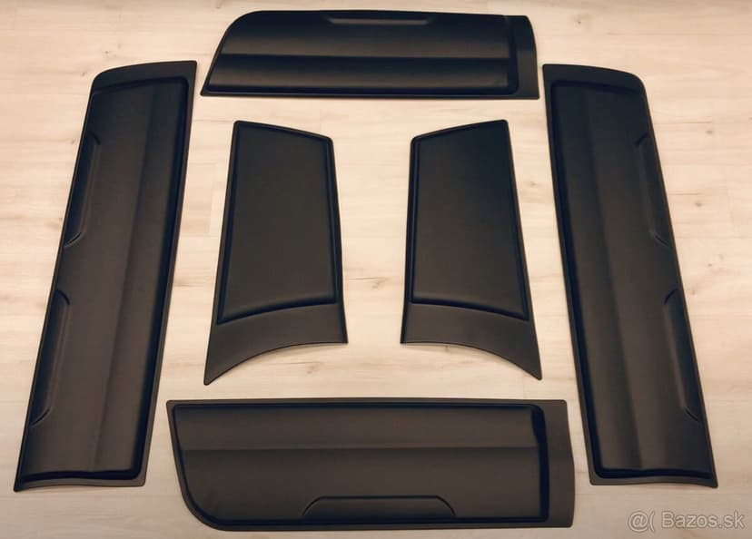 Ochranné oplastovanie dverí Toyota Hilux 2016