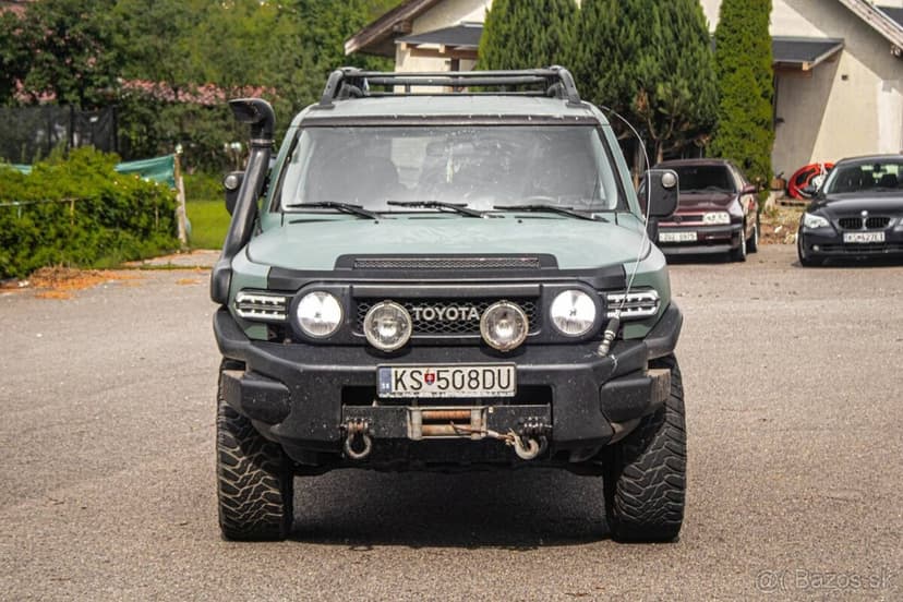 Toyota FJ Cruiser Land