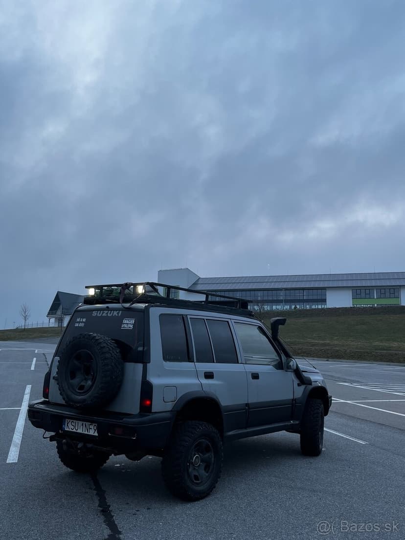 Suzuki vitara offroad