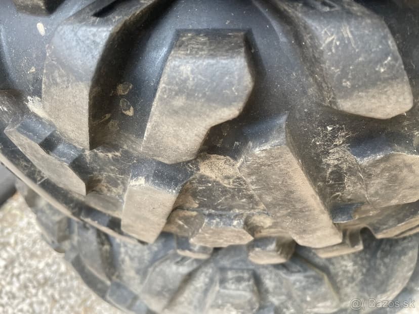 Predam pneu 26x8-14 a 26x10-14