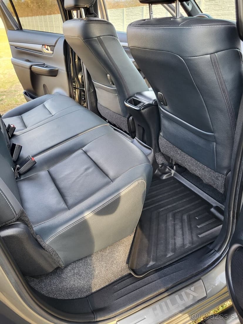 Toyota Hilux 2.8 D-4D Invincible 4x4 A/T, odpočet DPH