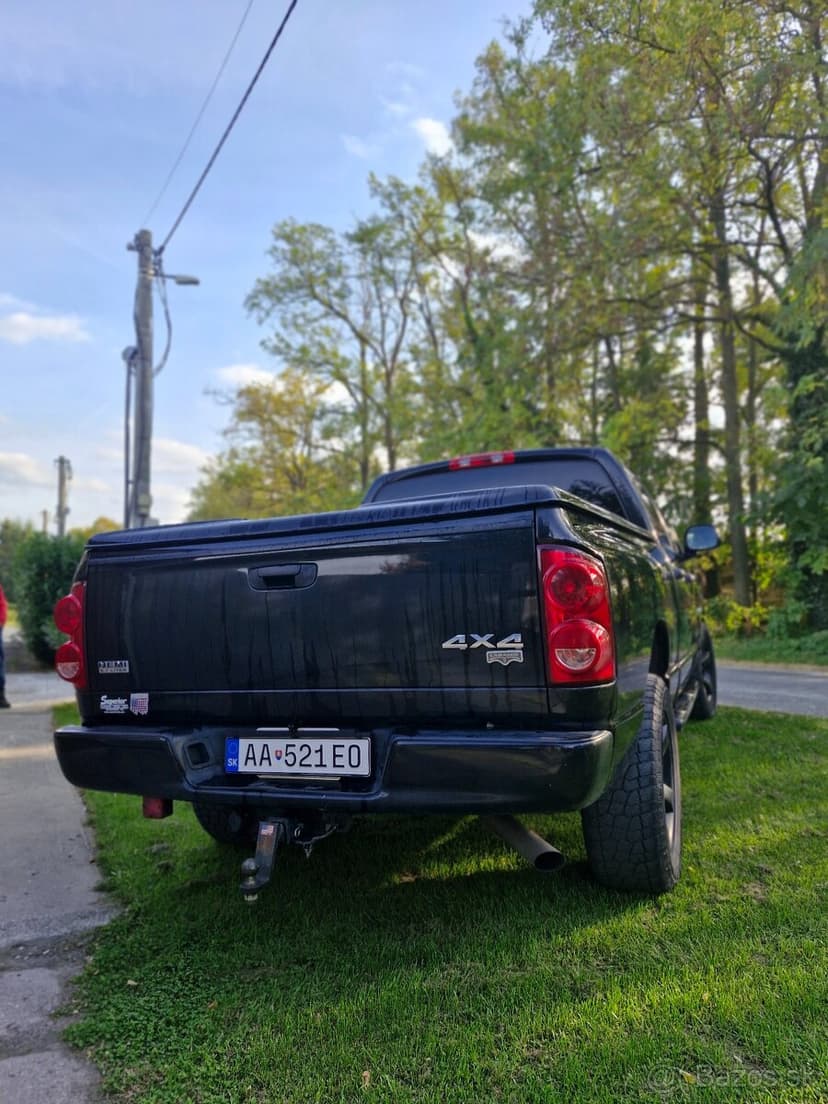 Dodge RAM 1500 5.7 HEMI