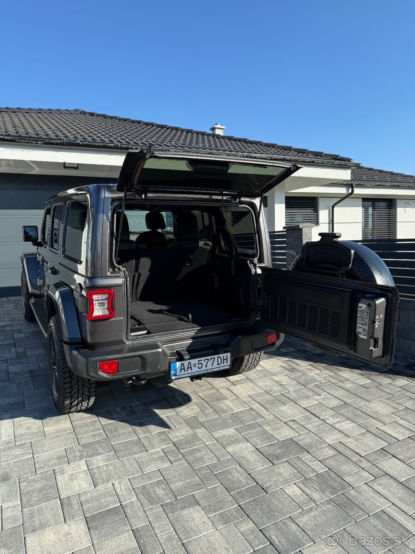 Jeep Wrangler Sahara