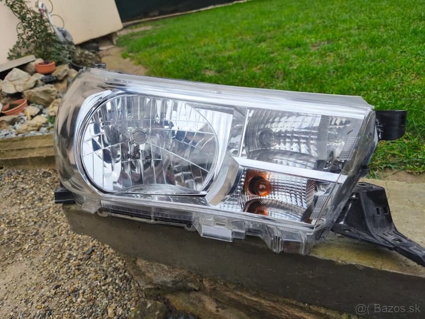 Originál svetlá Hilux na Toyotu