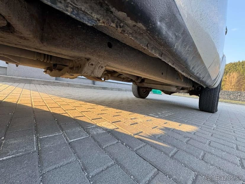 Predám Toyota Hilux 2.5, D-4D