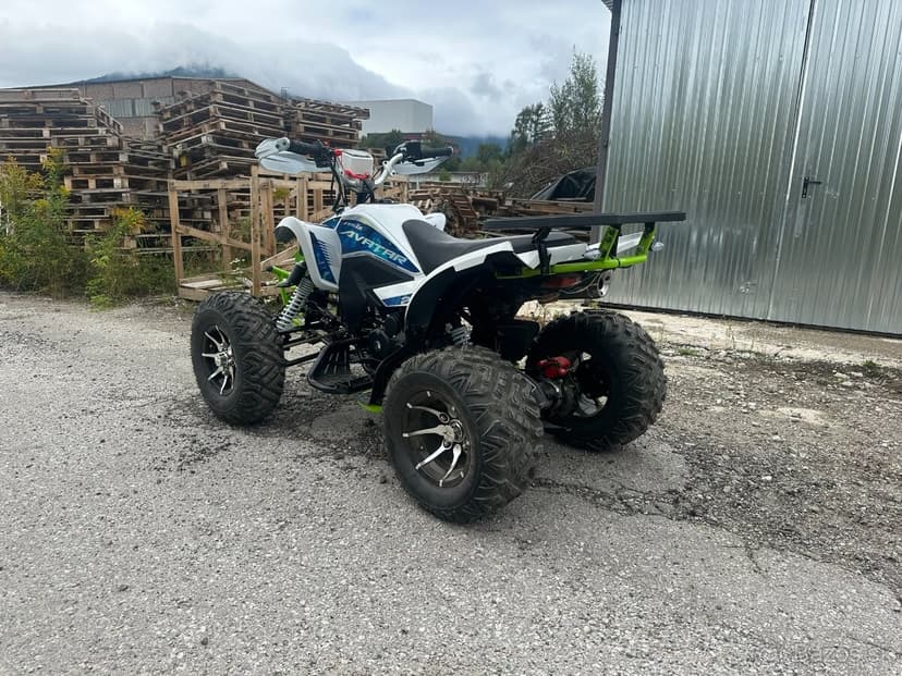 ŠTVORKOLKA ASIX AVATAR 250cm3 + extra LED svetla