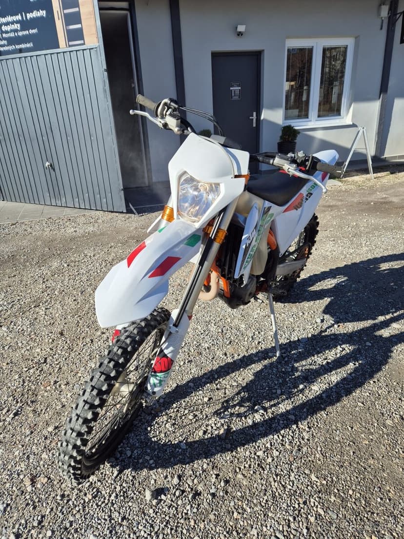 KTM EXC-F 250 Six Days 2021 – top stav