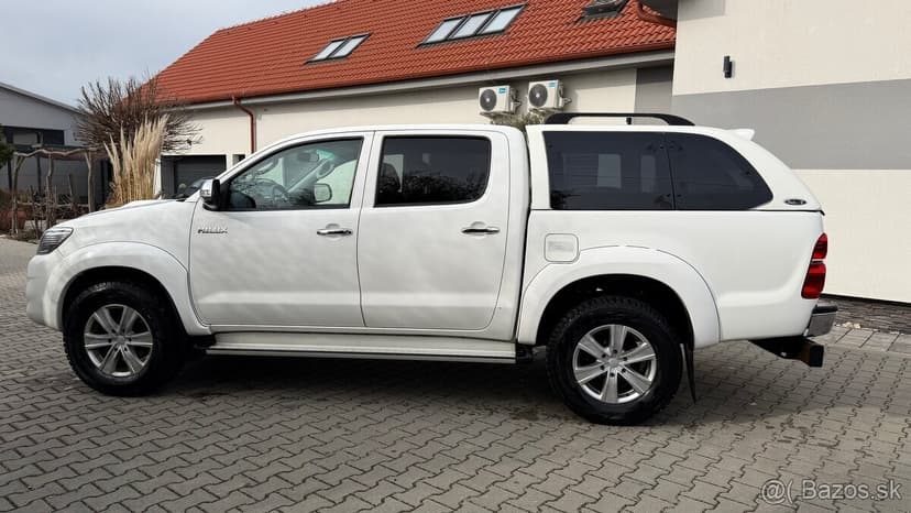 TOYOTA HILUX 3.0D-4D - PREDAJ AJ NA SPLÁTKY OD 0% AKONTÁCIE