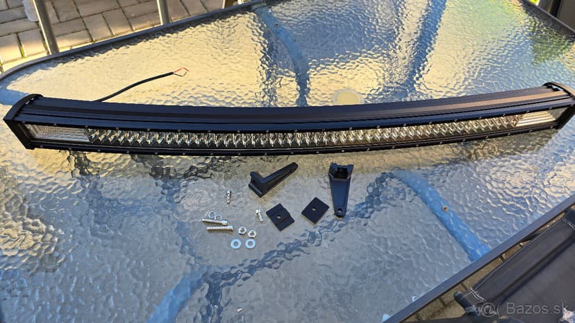 LED svetelná rampa s držiakmi a montážnou sadou 900W