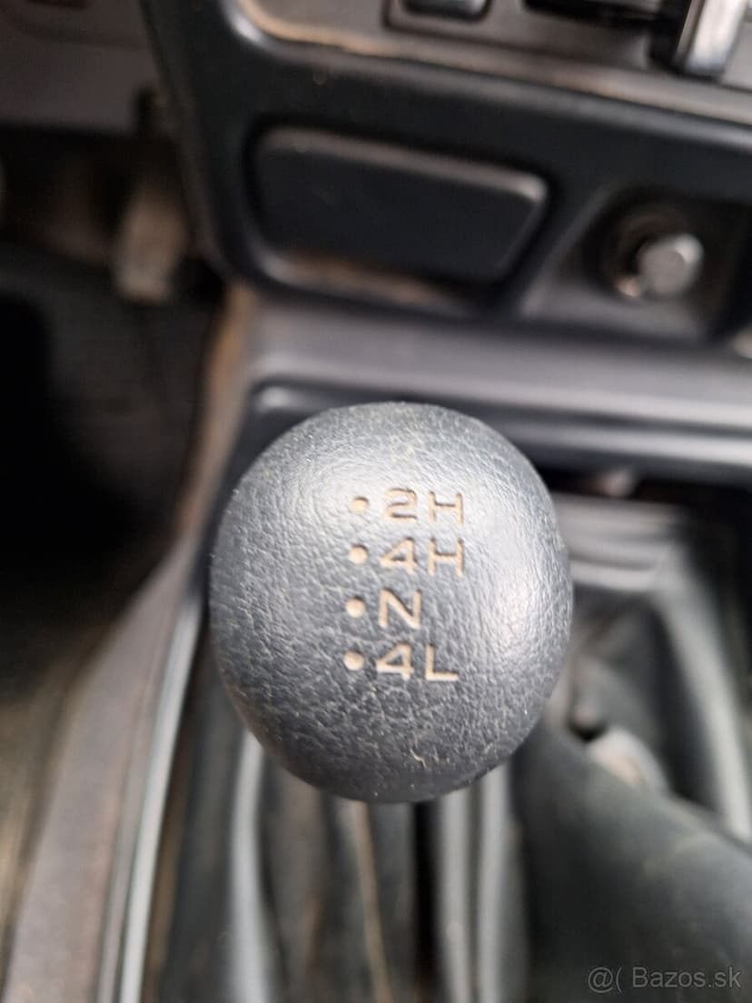 NISSAN NAVARA 2,5TD 4X4 KLÍMA ŤAŽNÉ RÁM AKO NOVÝ