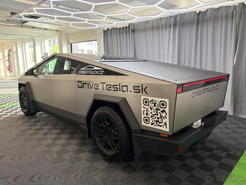 Tesla Cybertruck – Foundation Series