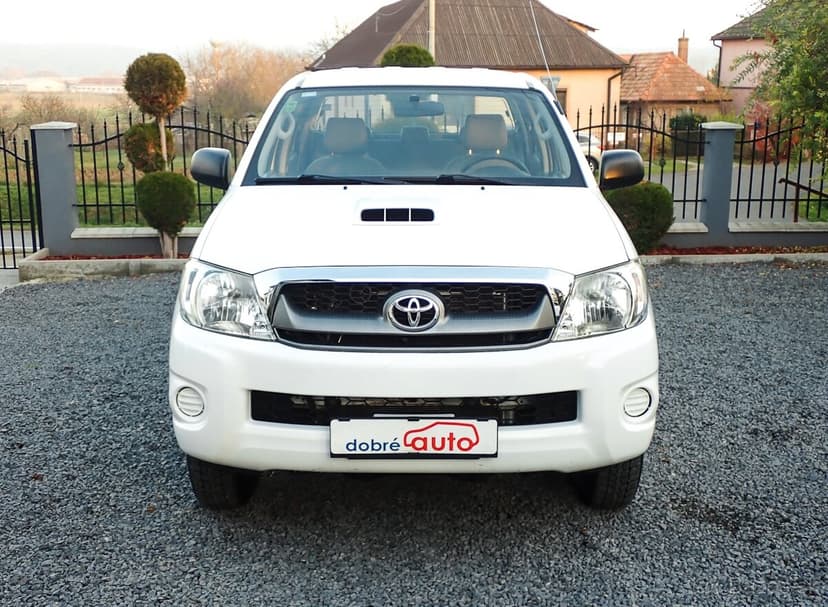 TOYOTA HILUX 2.5 D-4D 4x4 - 2011- 152tis km NAVIJAK-ŤAŽNE-