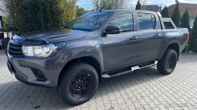 TOYOTA HILUX S NAVIJÁKOM - NA PREDAJ / NA SPLÁTKY