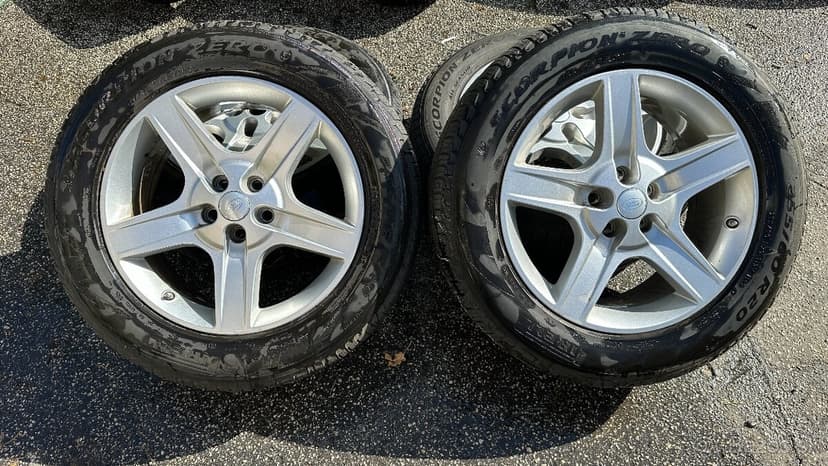 44. Land Rover Defender 255/60/ r20