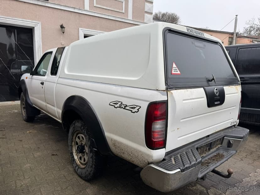 NISSAN NAVARA 2,5TD 4X4 KLÍMA ŤAŽNÉ 2006 ROK