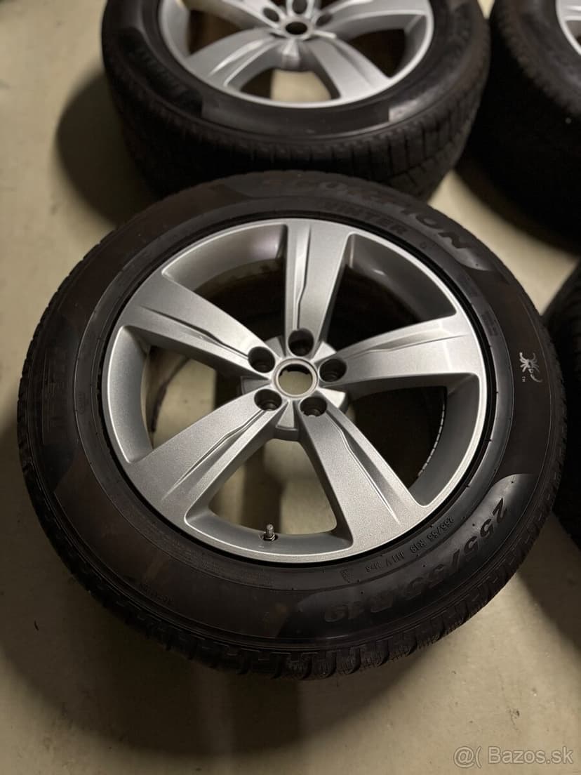 Predam zimnu sadu diskov R19 a 255/55 R19 Pirelli