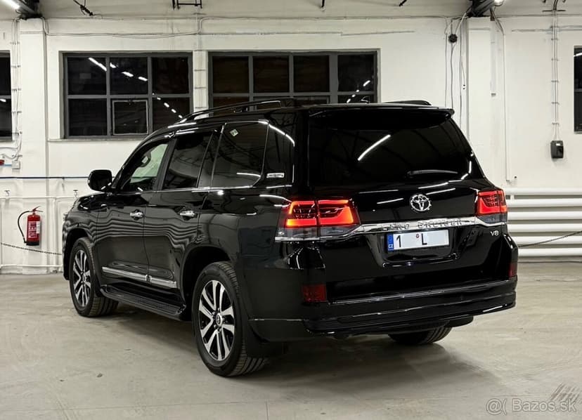 Toyota Land Cruiser 200 4.5 V8 diesel