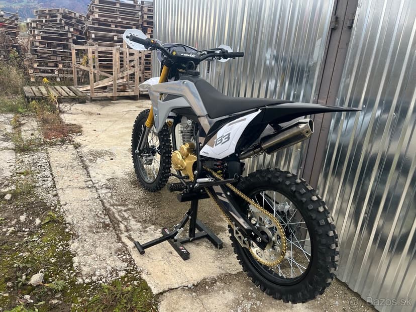 Cross enduro Asix xb83 250cm3. 0km