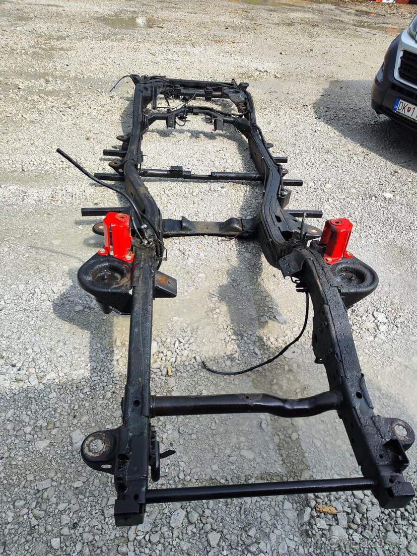 Nosný rám Nissan patrol y61 wagon