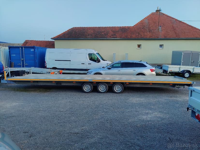 Prívesný vozík - trojnápravové plato