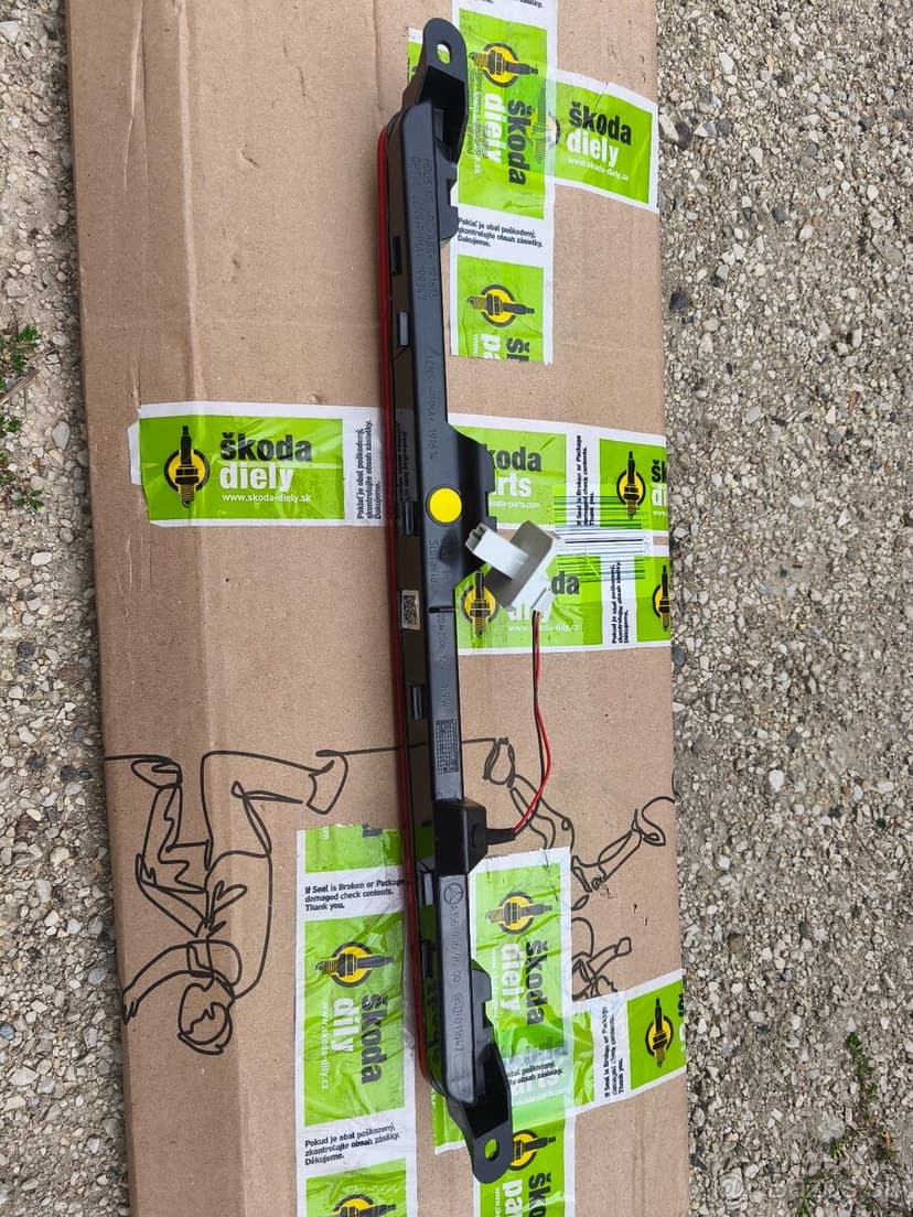 Tretie brzdové svetlo Mercedes GLC , E class , GLA ,Vito