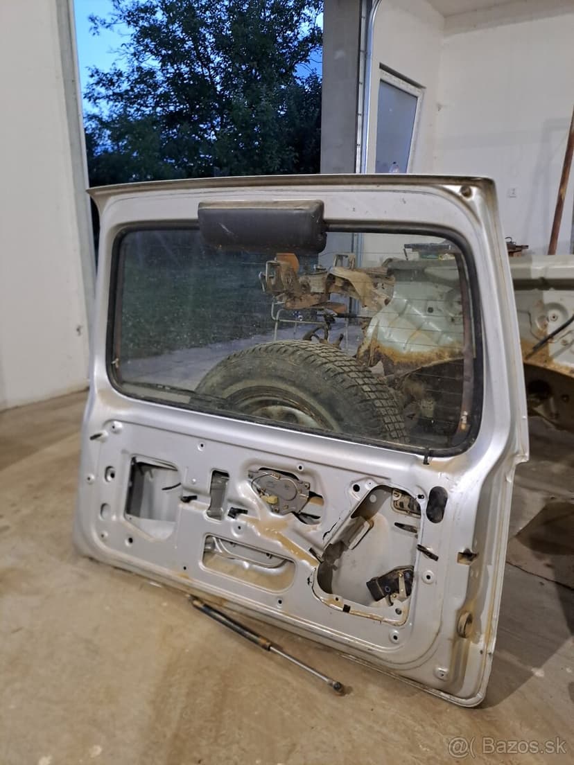 Zadné dvere Suzuki Jimny