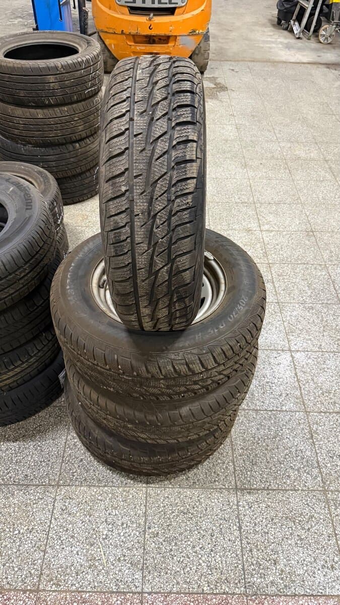 Predám rozširovacie kolesá Suzuki Jimny - 205/70 R15