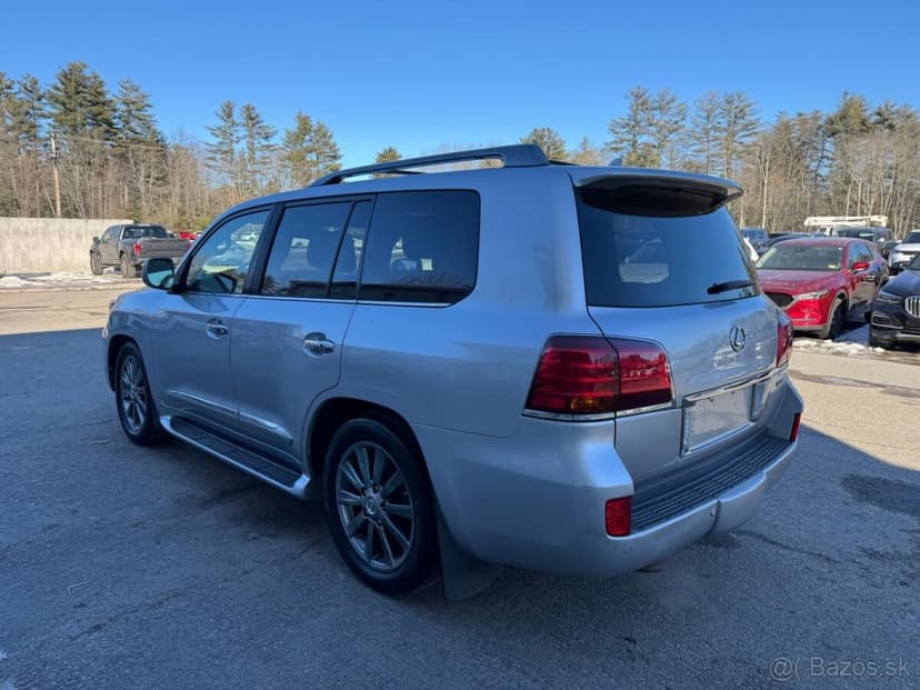 2011 LEXUS LX570 - 8 miest