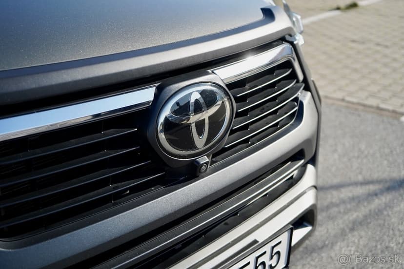 Toyota Hilux –  INVINCIBLE