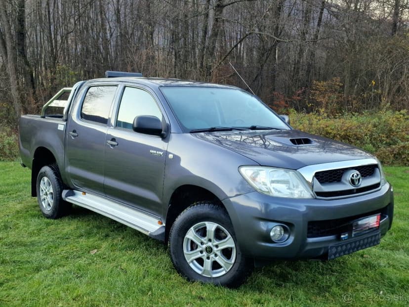 Toyota Hilux 2.5 D-4D 4X4 UZÁVIERKA UKÁŽKOVÝ STAV