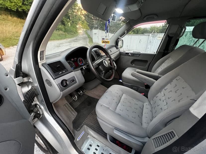 Predam volkswagen multivan T5 2.5 tdi