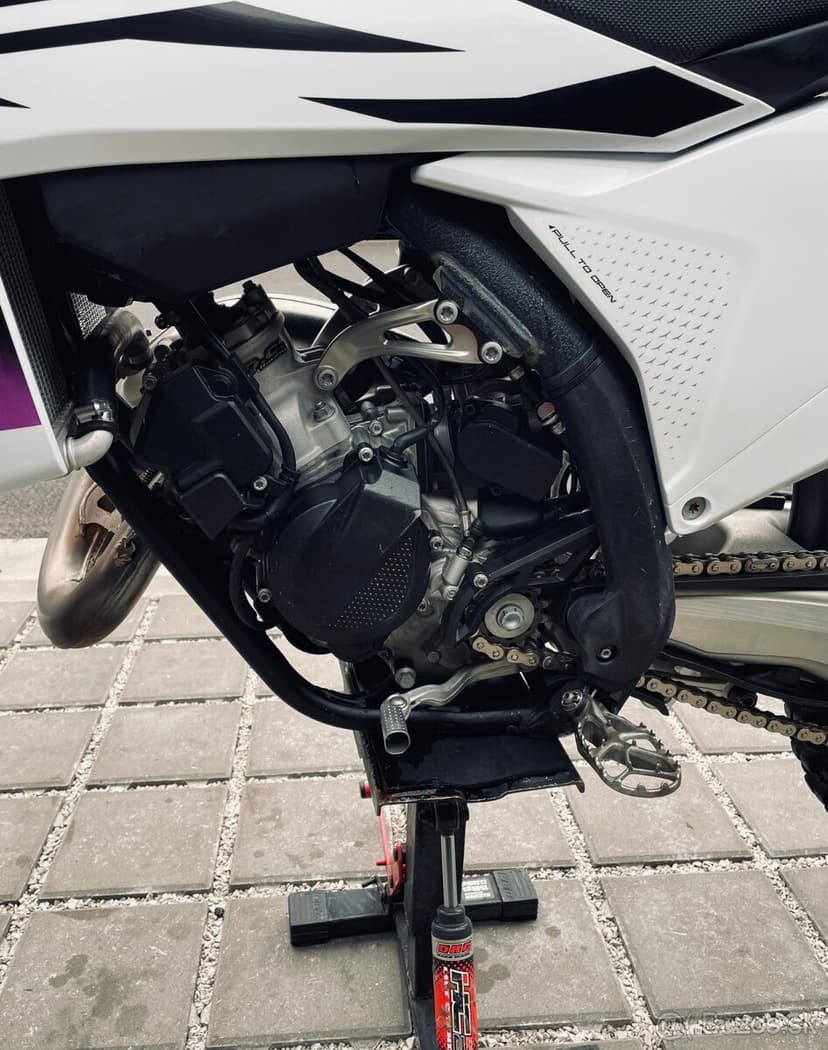 KTM SX 125 rok 2024 najeto 61mth, pérování D.C. Suspension