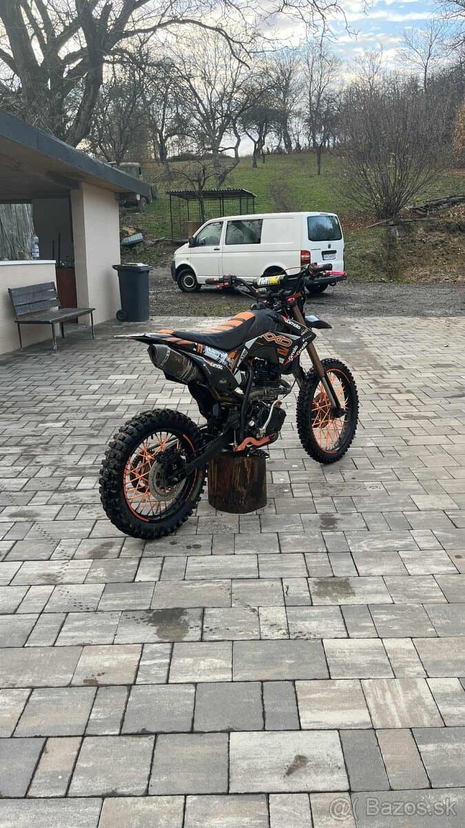 Predám motorku kxd 150