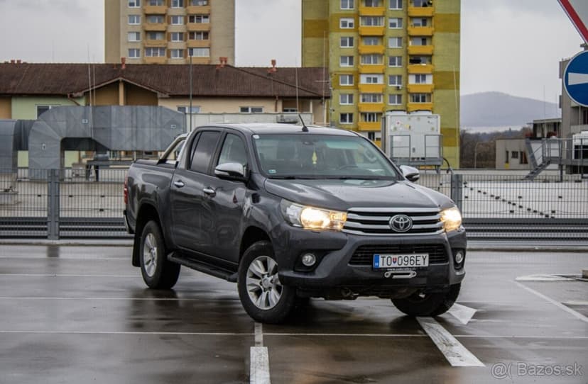 Toyota Hilux 2.4 D-4D Active A/T | 4x4 |