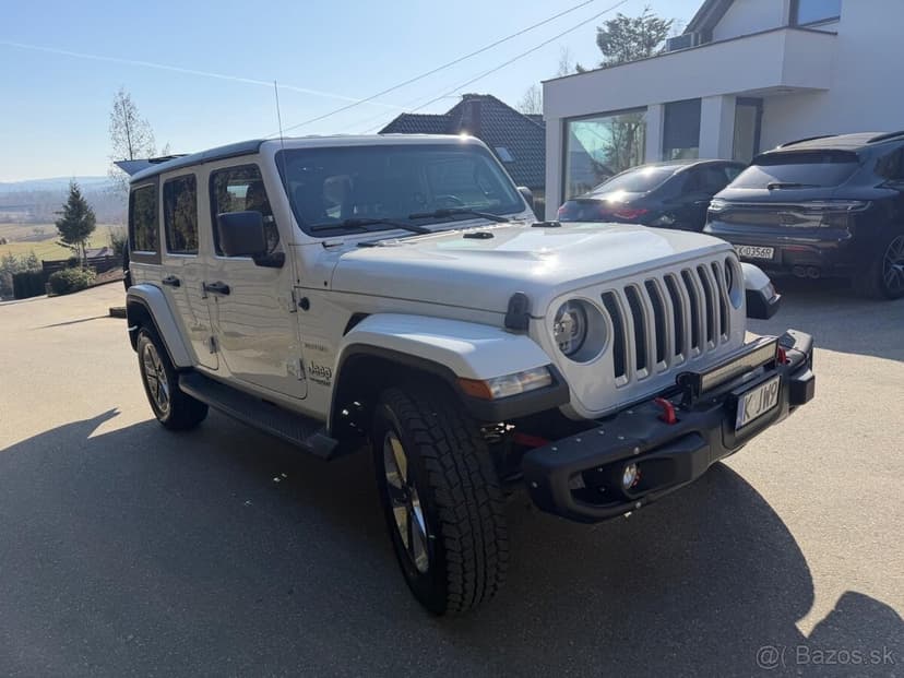 Jeep Wrangler SAHARA 2.0 Benzín Automat 4x4 Full SERVIS