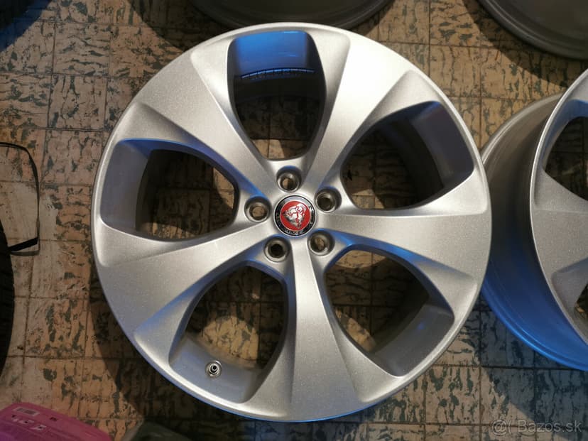 NOVÁ SADA - Jaguar E-Pace - originál 20" alu disky
